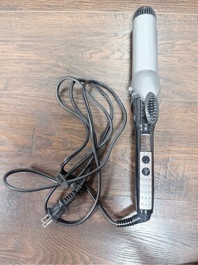 CONAIR 1.5 inch curling iron